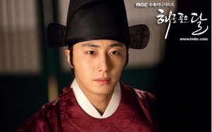 jung-il-woo-hints-at-the-moon-that-embraces-the-sun-ending_irjes_01